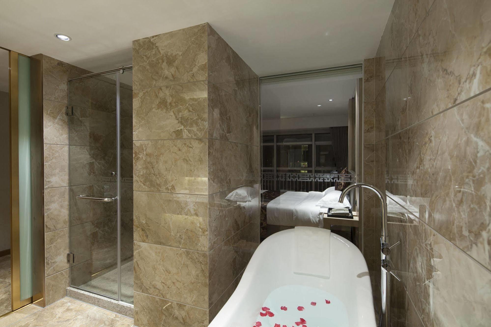Kingtown Hongkou Shanghai Exterior foto